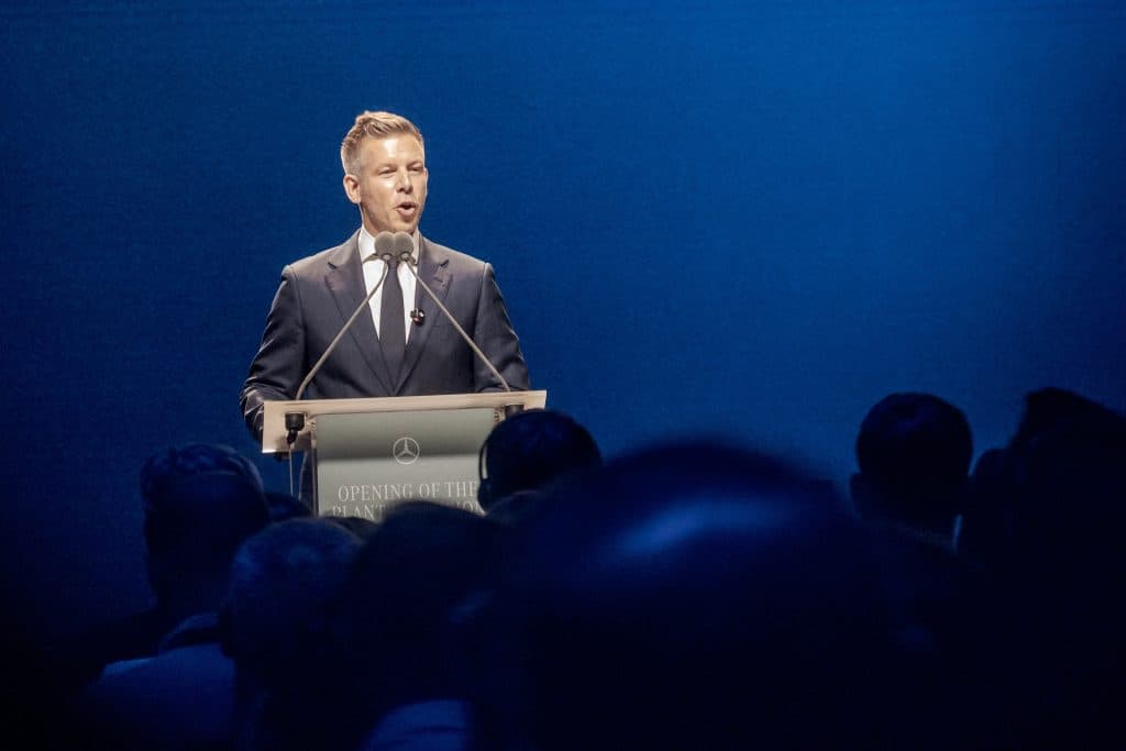 Magyar Péter: Havonta 5 ezer forinttal kárpótoljuk a dízelautósokat az áremelkedés miatt