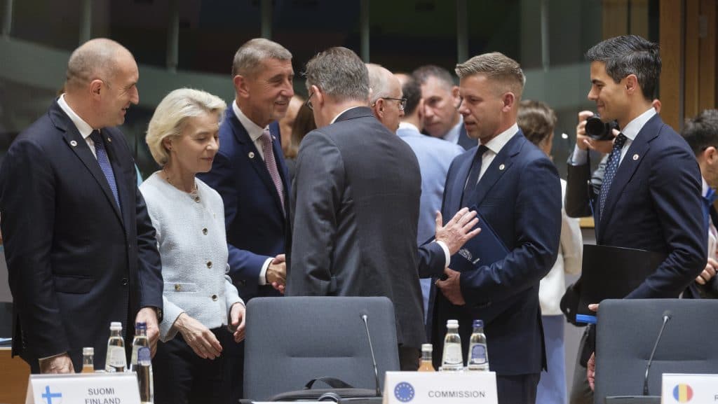Reagált az Európai Bizottság Magyar Péter kijelentésére: „Konstruktív a viszony a napi egymillió eurós migrációs bírság ügyében”