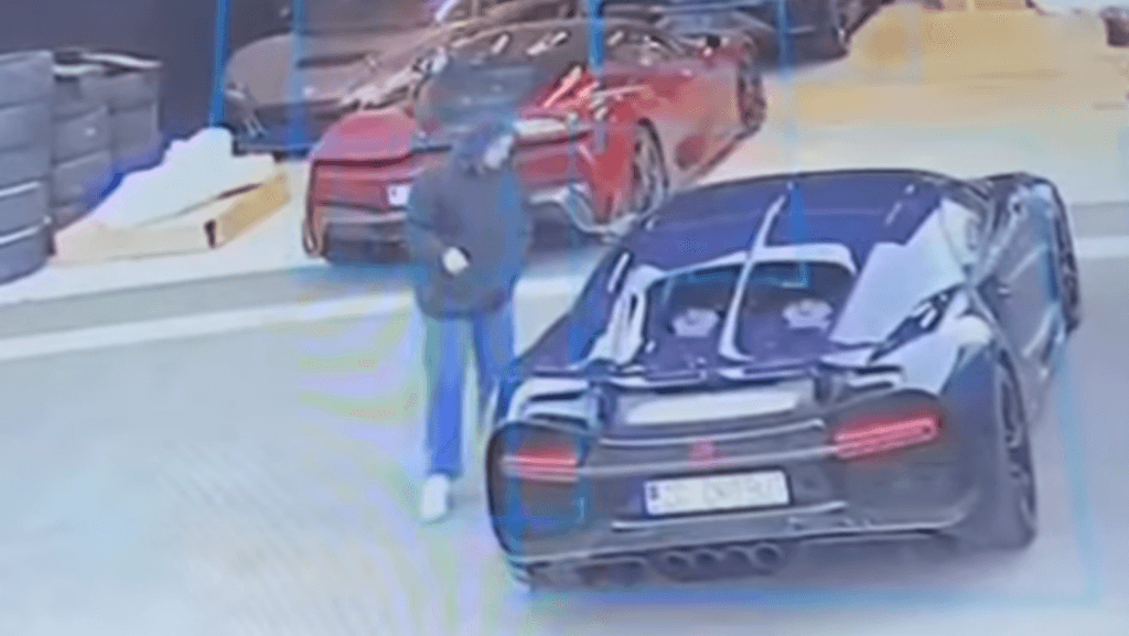 Ellopták a Bugatti-vezér egymilliárd forintos autóját, Porschével eredt a tolvaj után