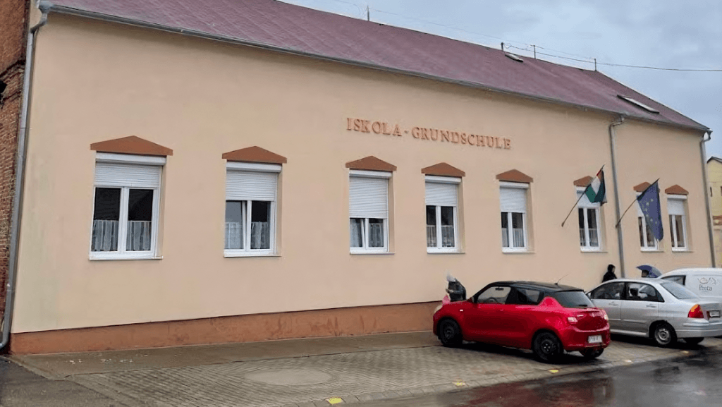 Közleményben kéri a Klebelsberg Központ, hogy hagyják békén az ellenzéki pártok célkeresztjébe került újpetrei iskola tanulóit