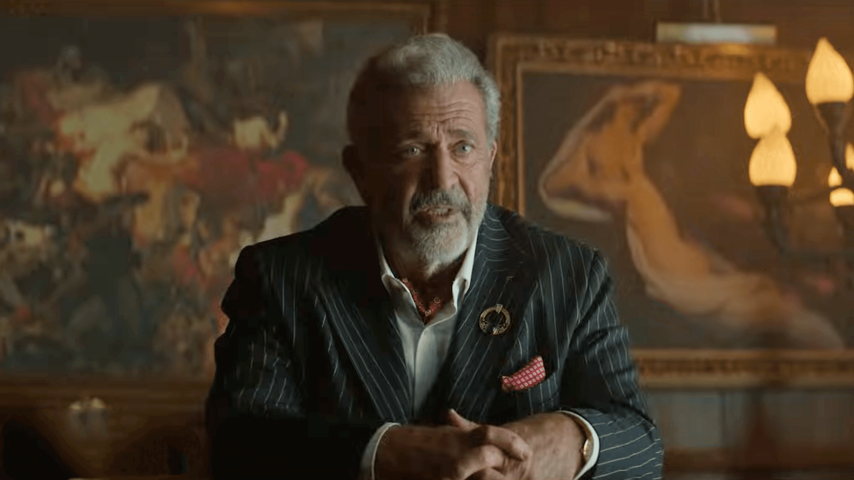 Mel Gibson magyarázkodni kényszerült, mert sokak szerint kigúnyolt egy jelnyelvi tolmácsot: "Meggondolatlan idiotizmus"-nak nevezte az esetet
