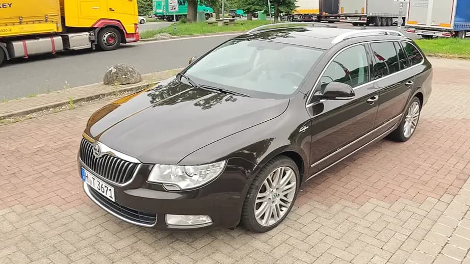 250 km/h egy tizenéves Skodában? Hat hengerrel lehetséges!
