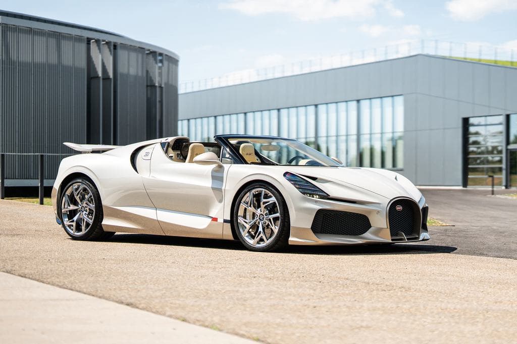 Legördült a szalagról az utolsó W16-os Bugatti