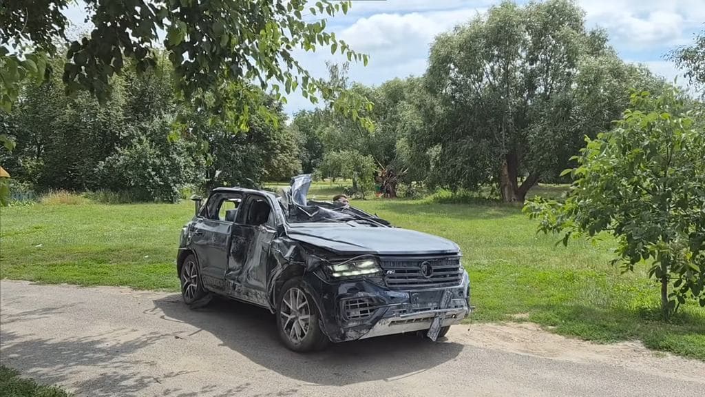 Rakéta robbant egy Touareg mellett, gond nélkül be- és elindult