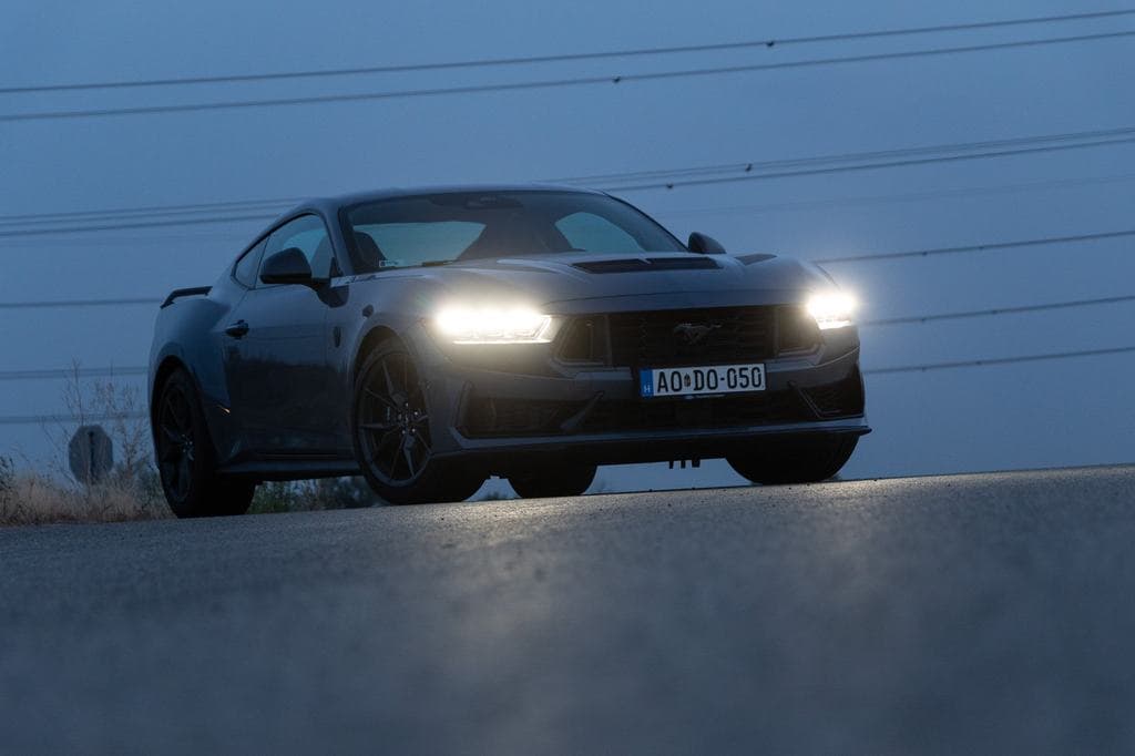 Négyajtós Ford Mustang jöhet