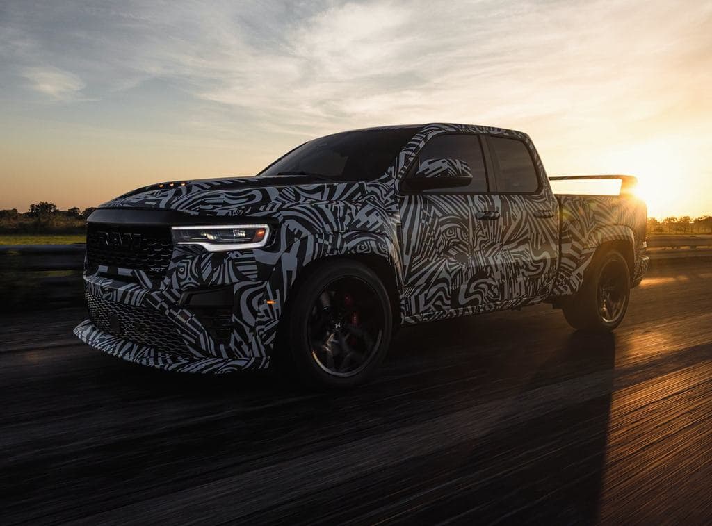 Itt egy pickup, 322 km/h-s végsebességgel, és ez nem oké