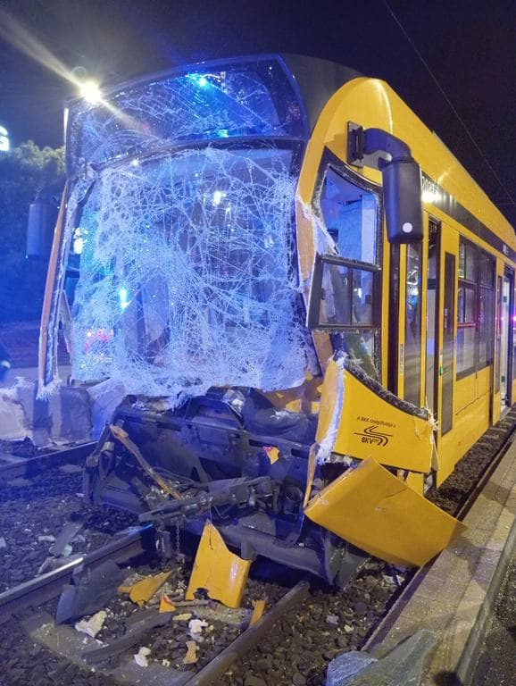 Egy éjszaka alatt három BKV-villamost küldtek nullába