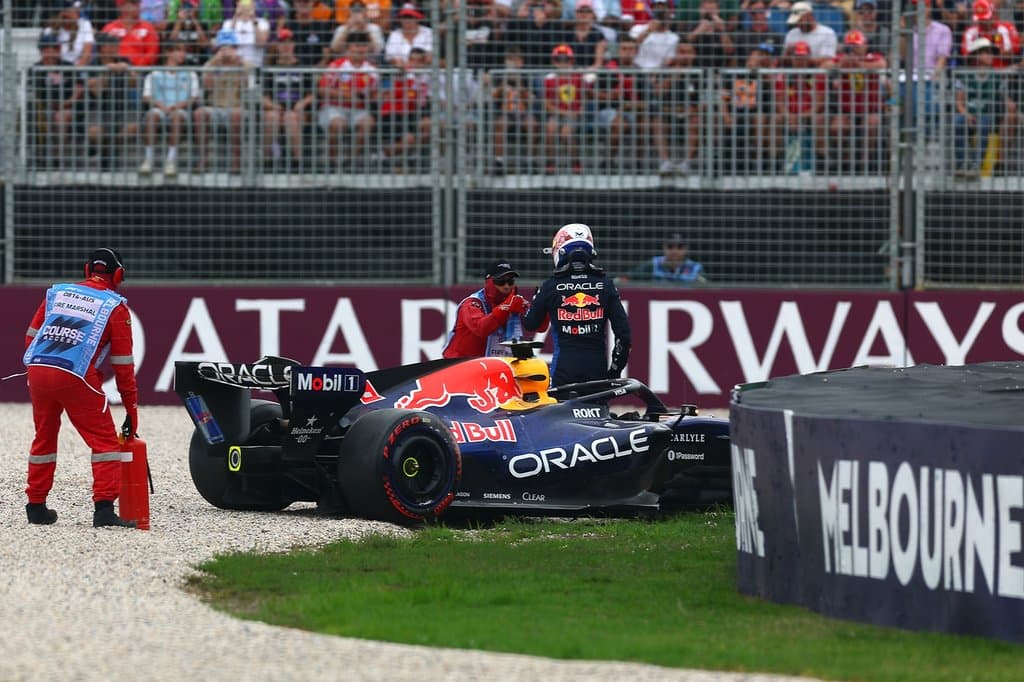 Verstappen már a Q1-ben elszállt az ausztrál időmérőn, Russellt nem lehetett megállítani
