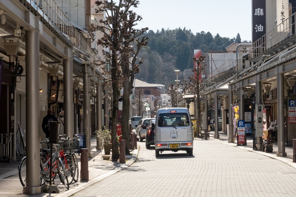 Drasztikus szigorítás Japánban: 30 km/h-s limitet vezetnek be az utak 70 százalékán