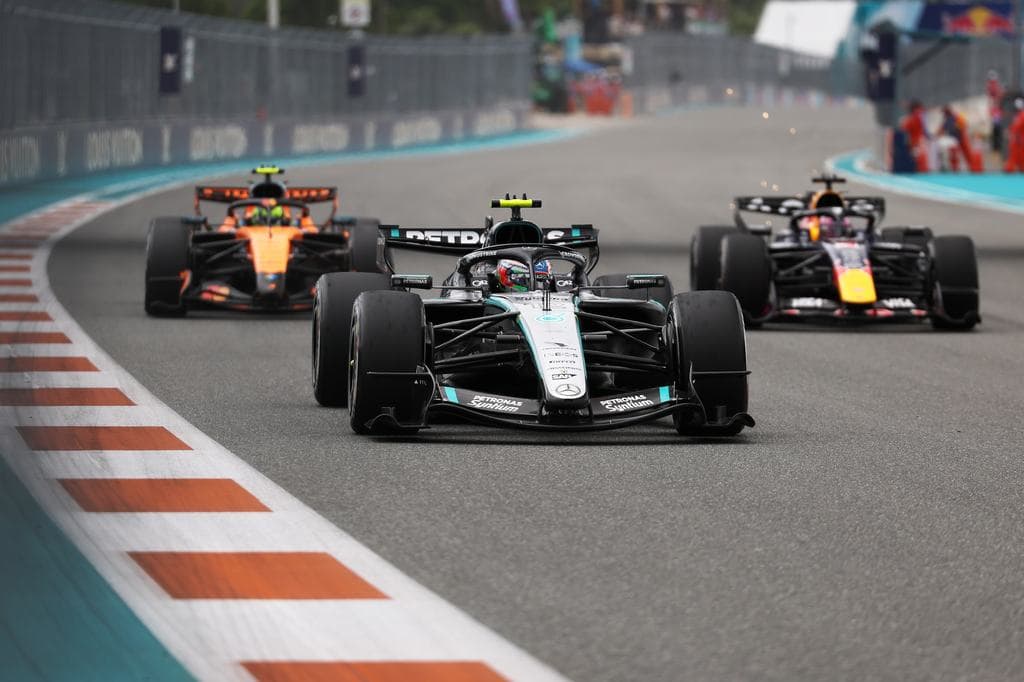 Centiken múlt a tömegbaleset, az F1 19 éves tinijét a szünet sem zökkentette ki