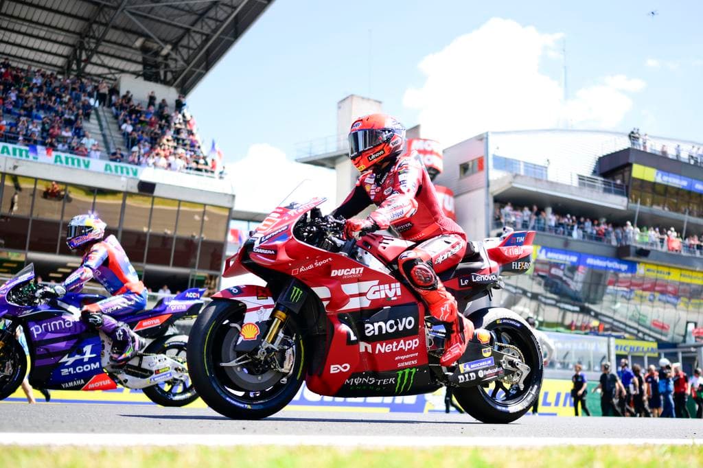 Az F1 után a MotoGP-t is felfedezi magának a filmes világ, de nem biztos, hogy ilyen lovat akartál
