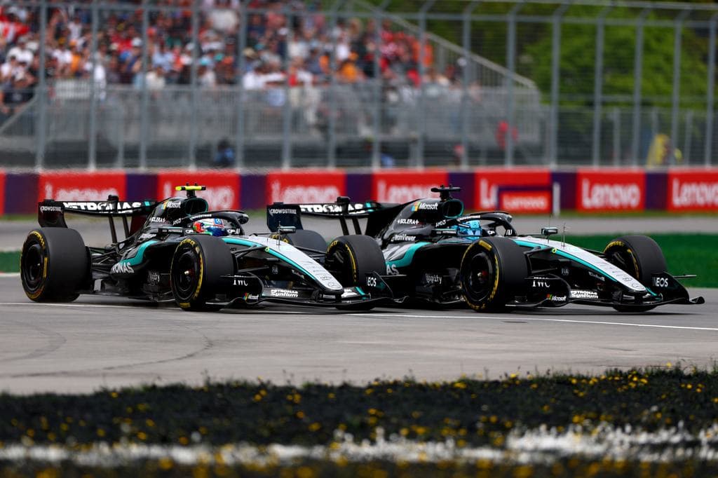 Egymásnak estek az F1 bajnokaspriránsai, sosem látott magasságokban az új csapat