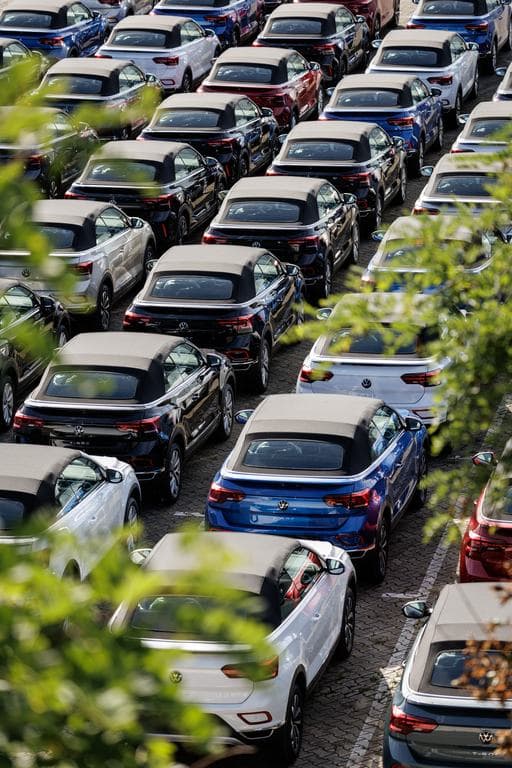 Messze még a kínai invázió vége, de már most óriási slamasztikában van az európai autóipar