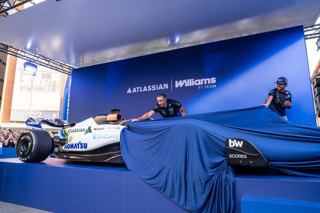 Régi-új színeket kapott az egyik F1-es autó, rá sem lehet ismerni