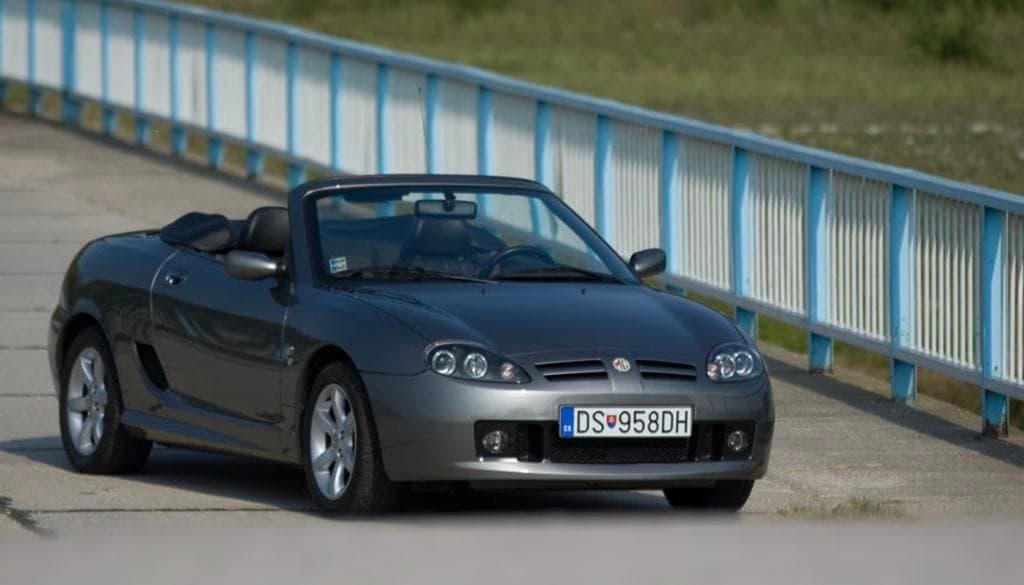 Szerelmes vagyok egy brit roadsterbe, le tudtok beszélni?