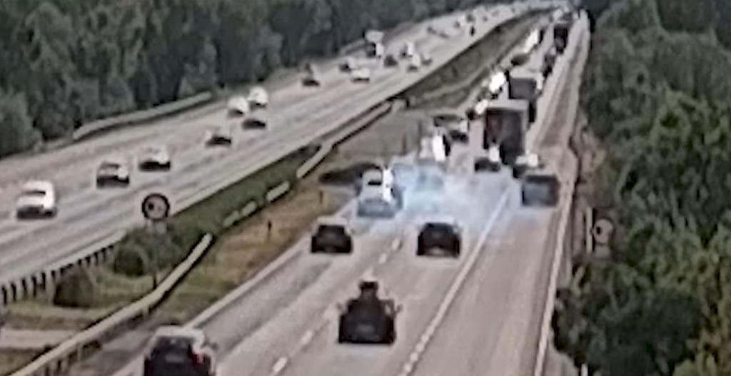 Rakétaként csapódott a torlódásba a suzukis, hét kilométeres dugót okozott