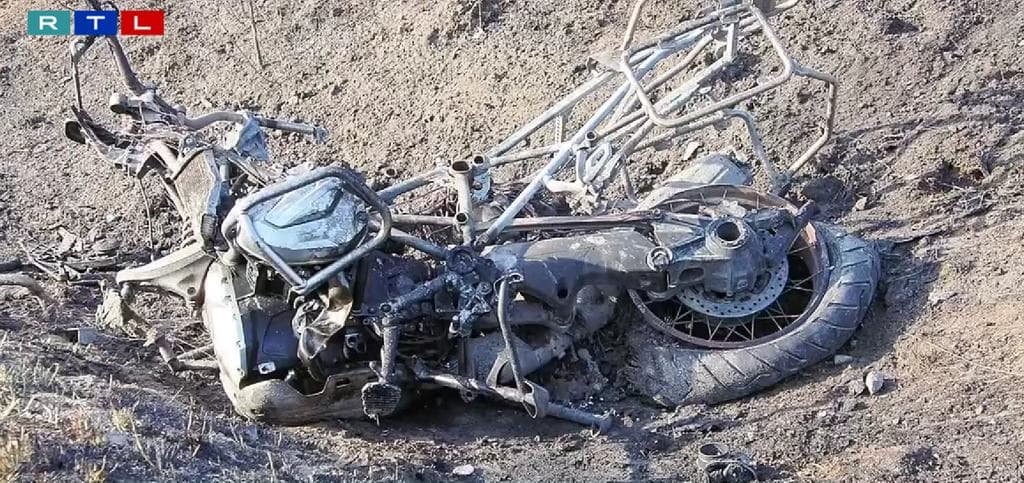 Elmérte a kanyart, elesett és 30 métert repült a motoros, mielőtt kigyulladt
