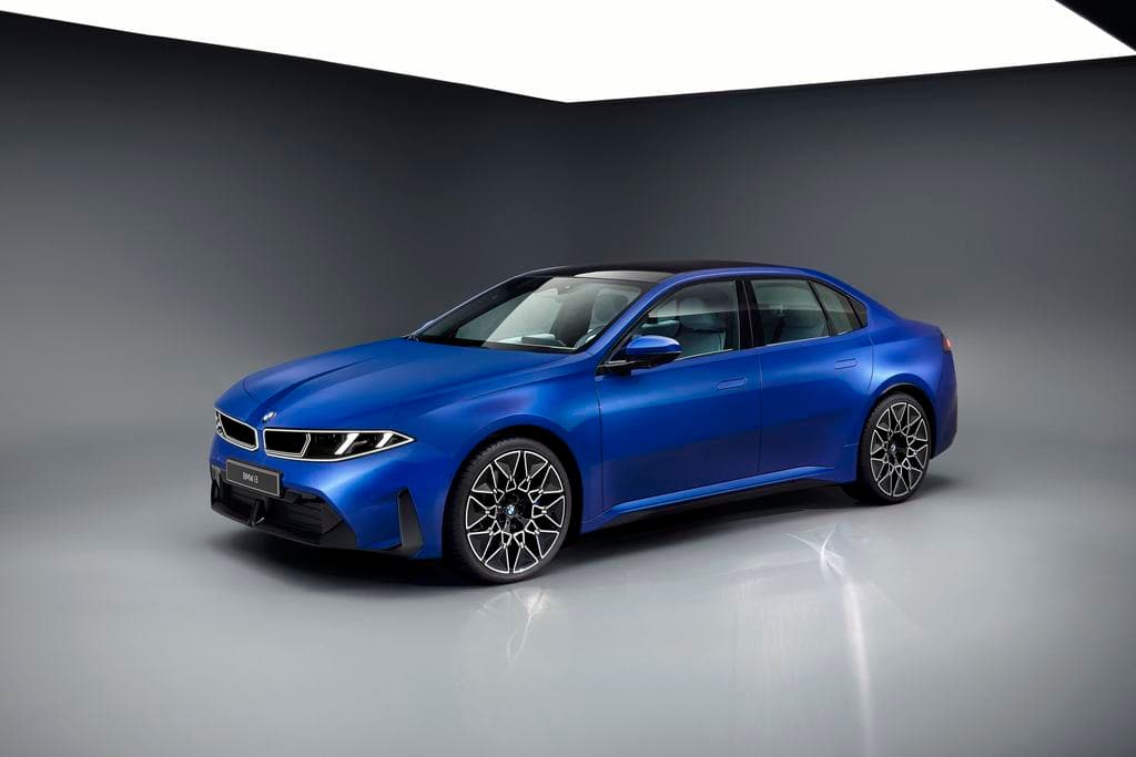 Költségcsökkentés miatt kihagyja a Párizsi Autószalont a BMW