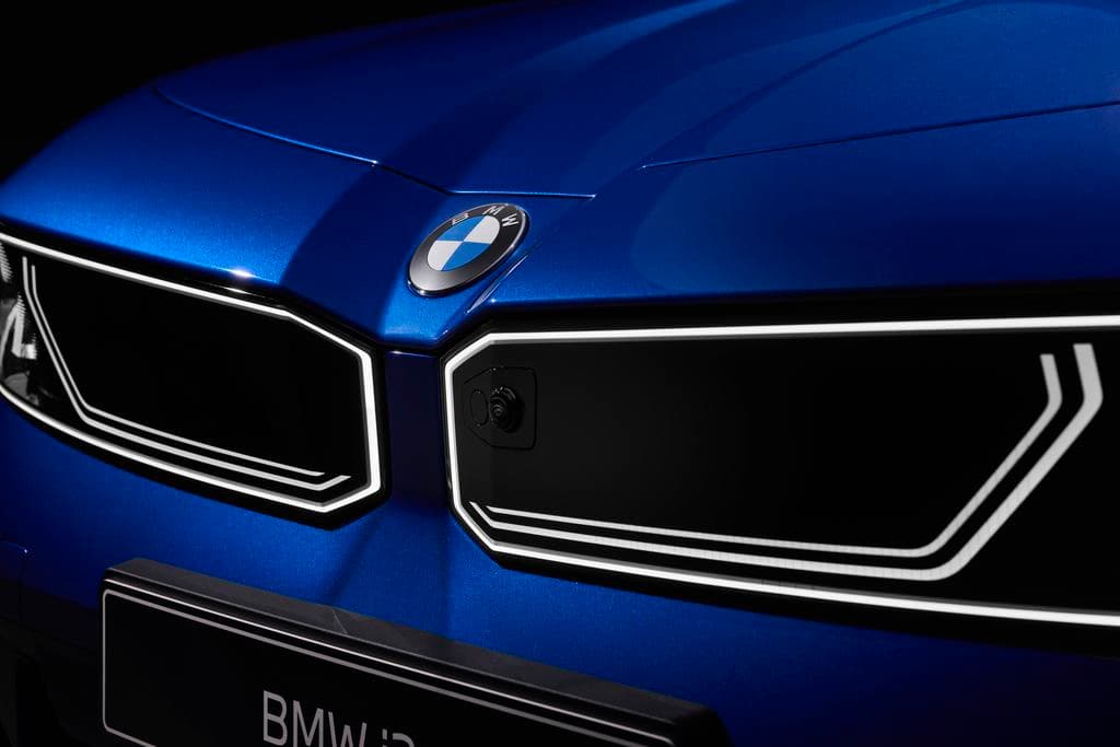 Kiszivárogtak az első képek a BMW új villanykombijáról