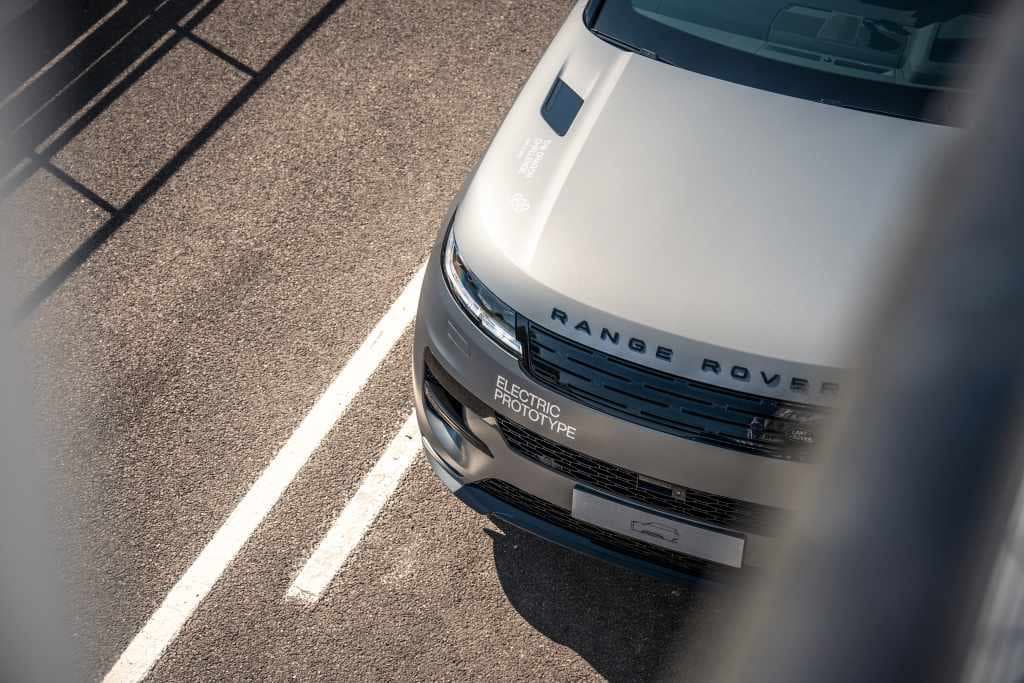 Most már biztos: idén bemutatkozik az elektromos Range Rover Sport