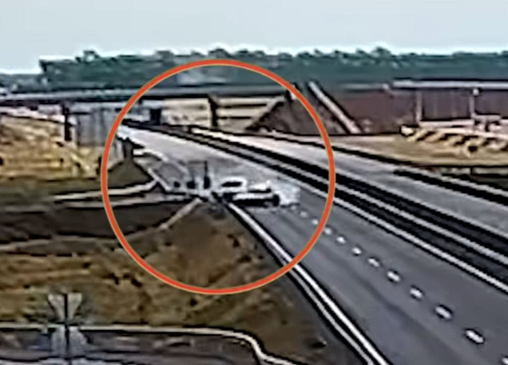 Videó: Rég láttunk ennyire könnyen megelőzhető balesetet
