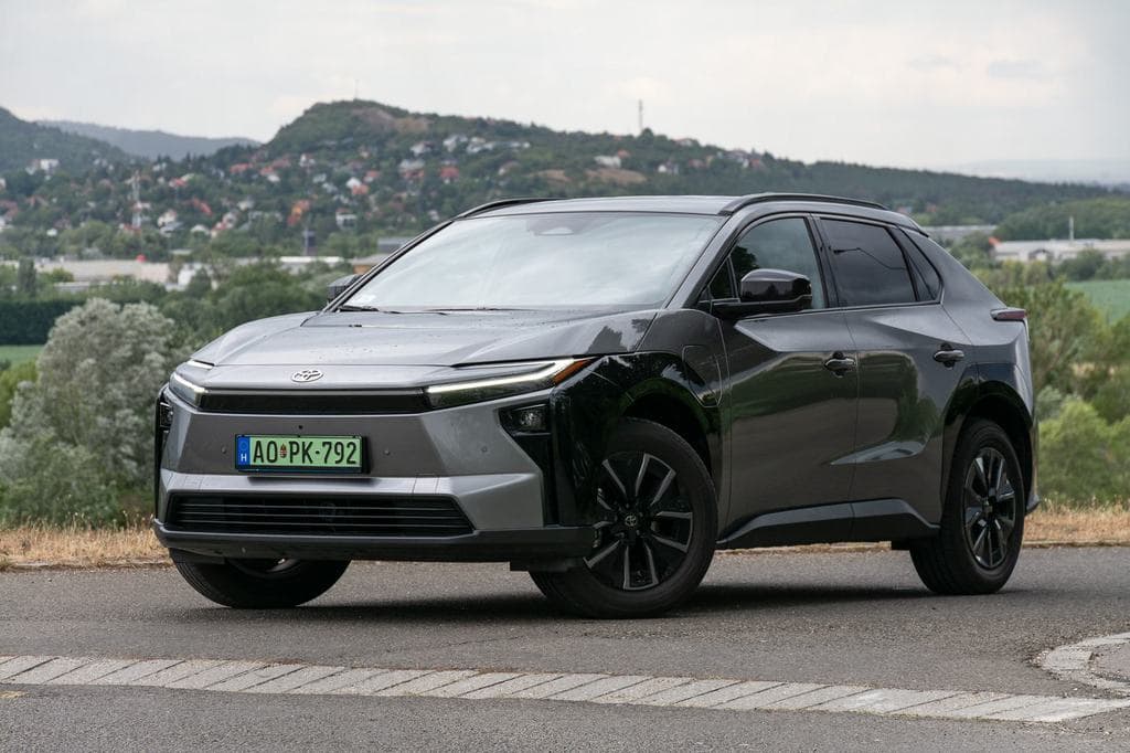 A Toyota, ami kicsit Tesla szeretne lenni