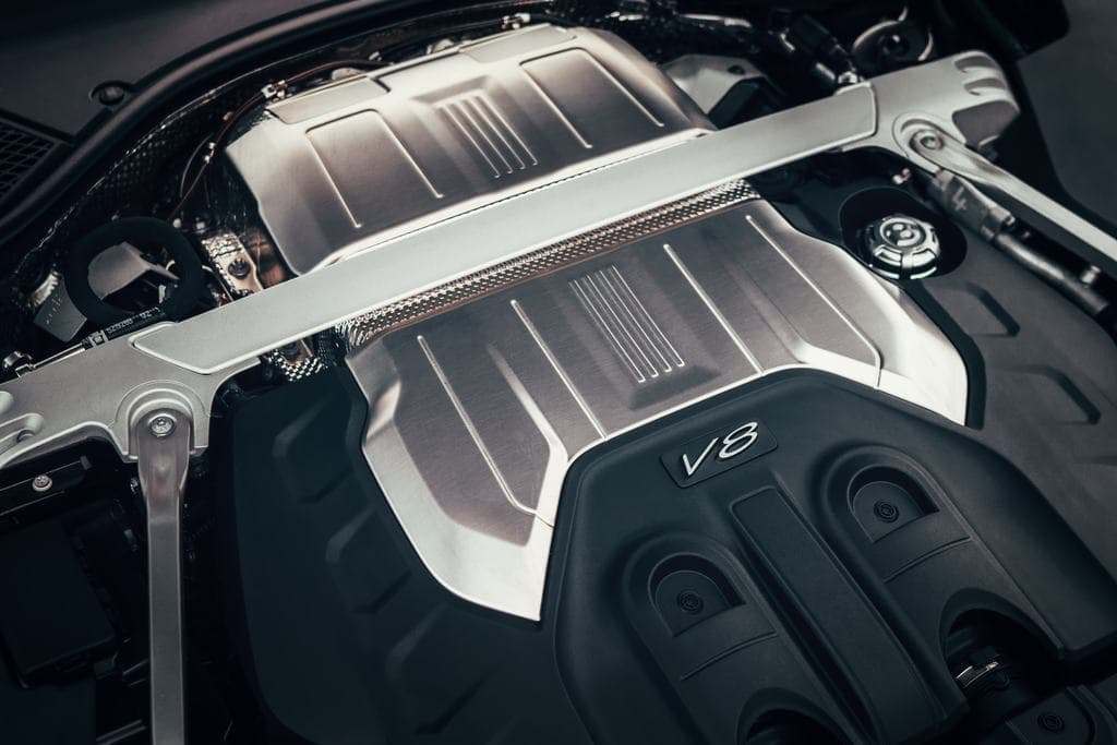 Imitálni fogja a V8-at az új Bentley, nem is akárhogy