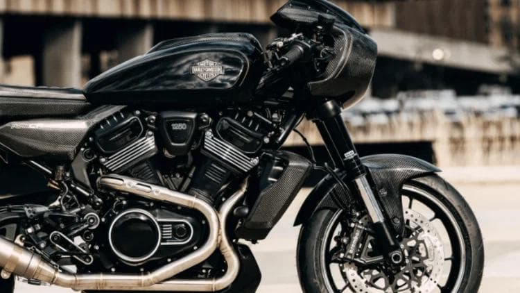 A Harley egy lépéssel közelebb került a gyári café racerhez