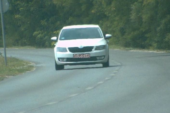 Levegőnek nézte az 50-es csészealjat, 468 ezerért mosolyoghatott a traffipaxnak