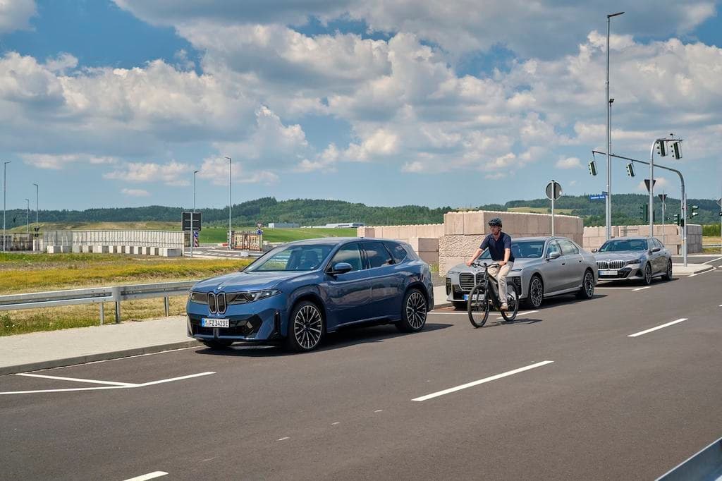 A BMW okosajtaja felülbírál, ha jön a biciklis