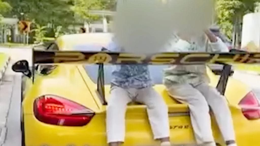 Négyülésest csinált a Porsche Caymanból egy apuka, súlyosan megjárta