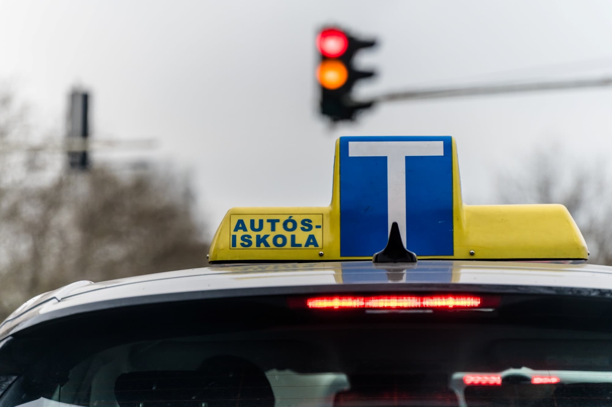 Kétszer ment más helyett vizsgázni a magyar autós oktató, az eredmény hihetetlen volt