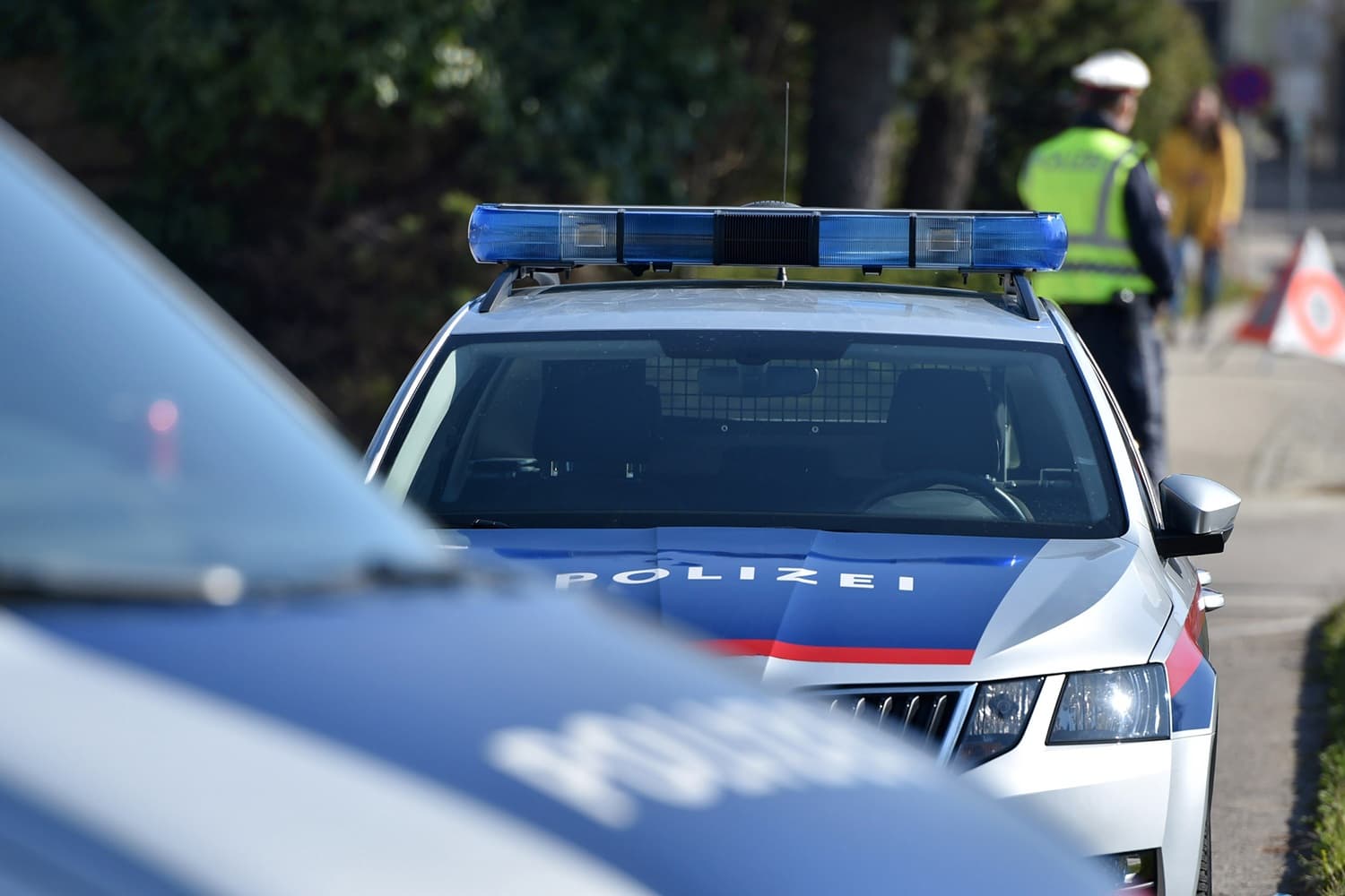 Megijedve a rendőrtől menet közben cseréltek helyet, de az akciónak semmi értelme sem volt