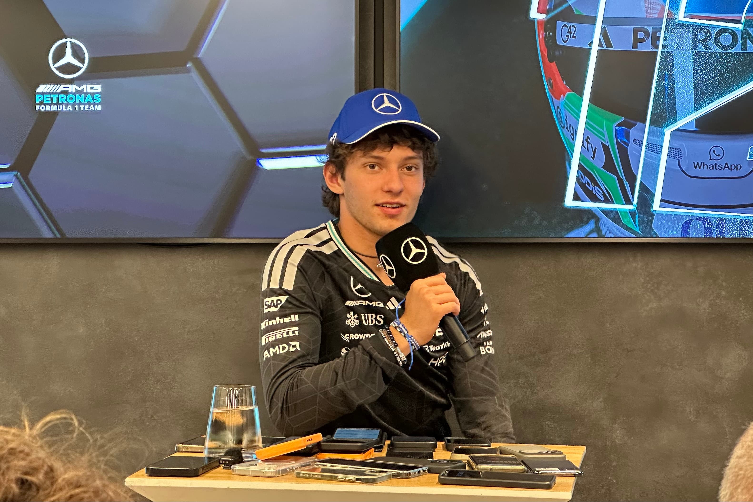 Üzenet az F1-pilótának: kitekerem a nyakad, mint egy csirkéét