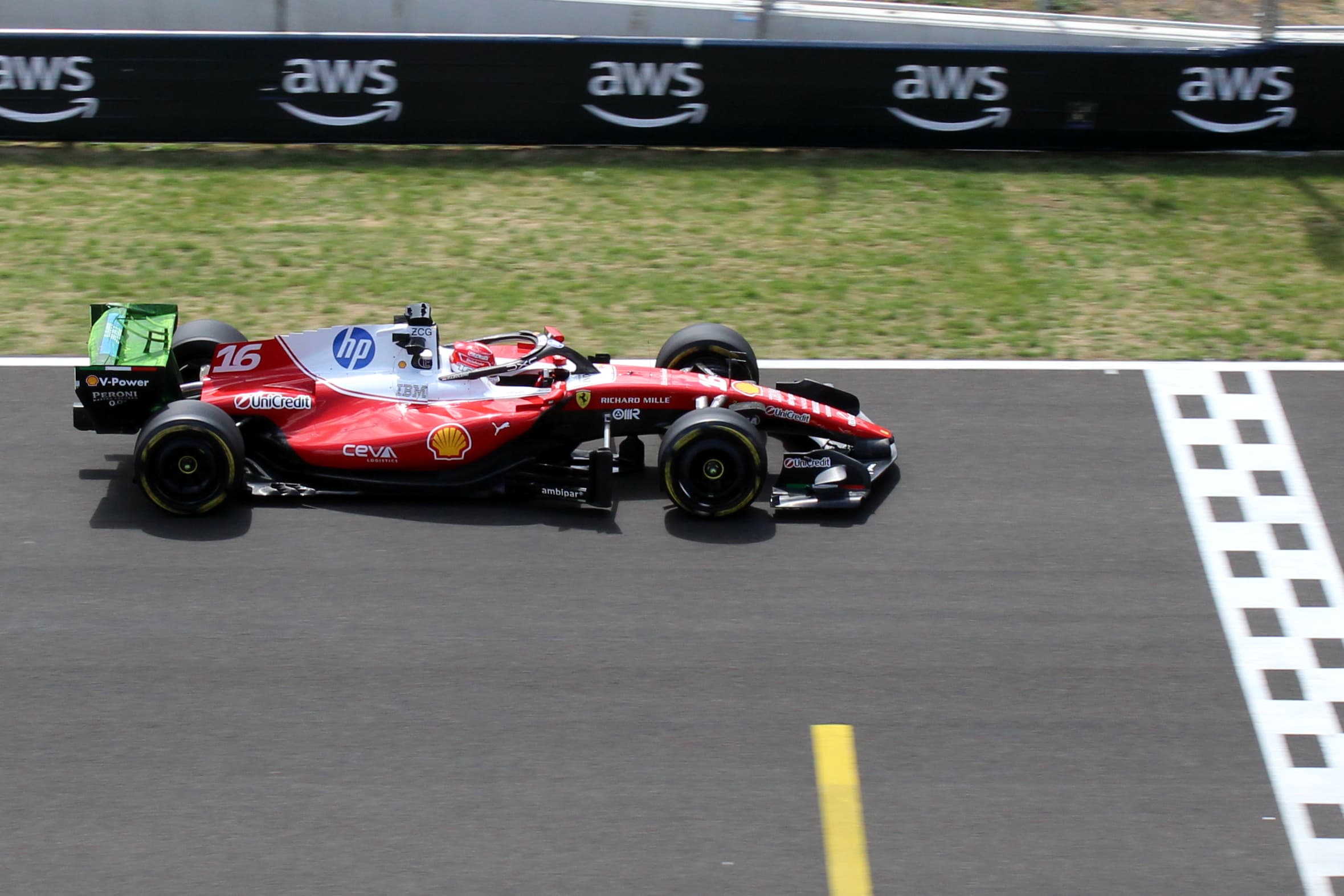 Ijesztő balesettel indult a magyar F1-hétvége
