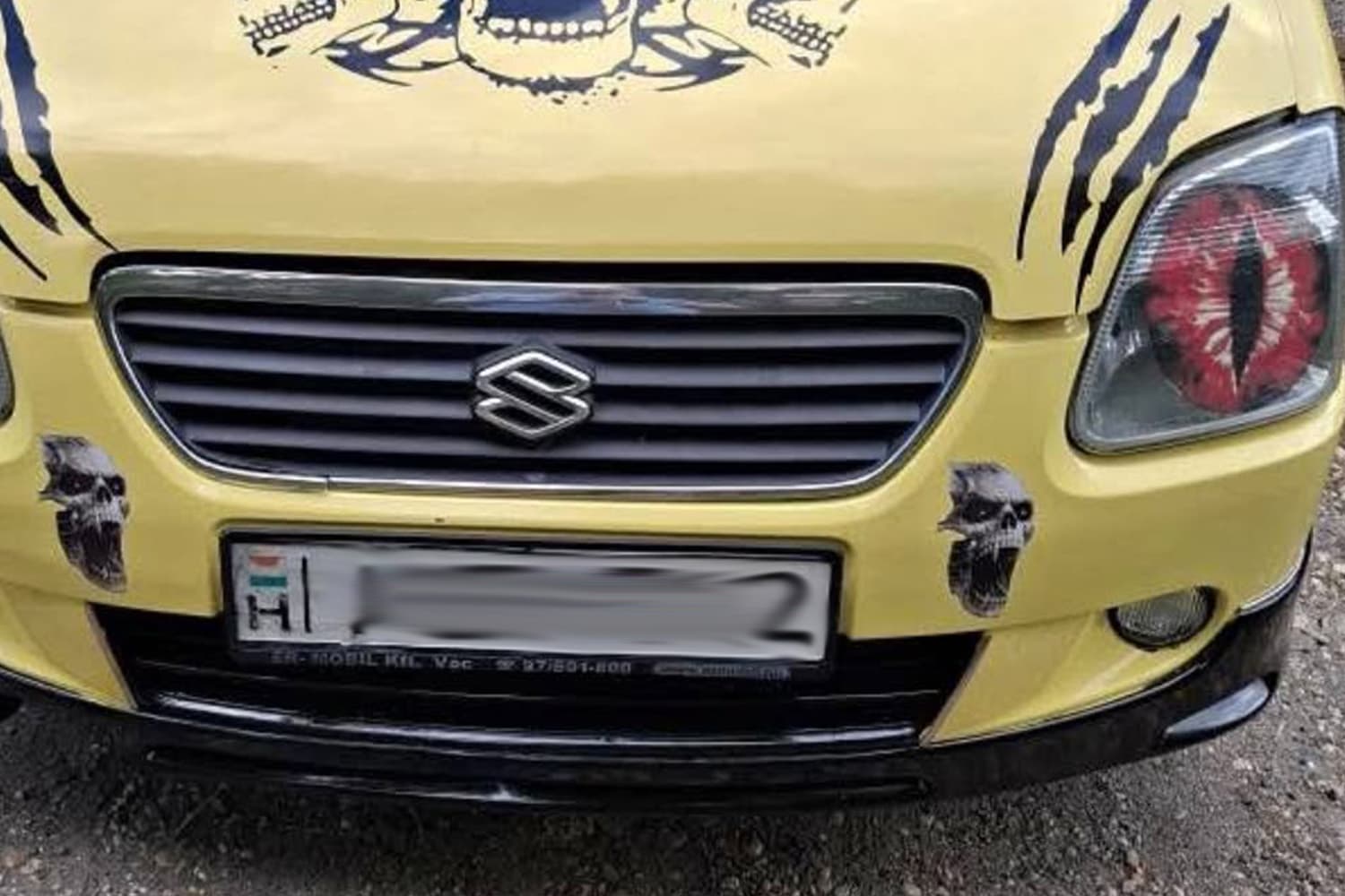 Rémálomból szabadult, véres szemű, használt Suzuki eladó itthon