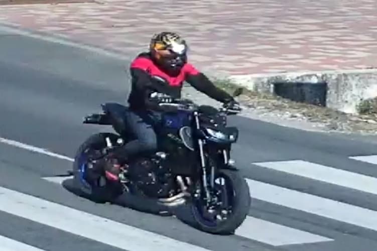 Ritka aljas bosszút állt egy dühös motoros Folyáson, őt keresik a rendőrök