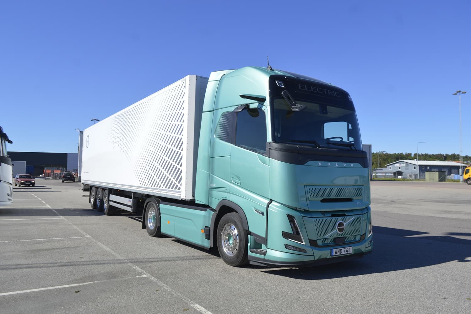 Zéró emisszió, maximális erő: Ilyen a Volvo csendes óriása