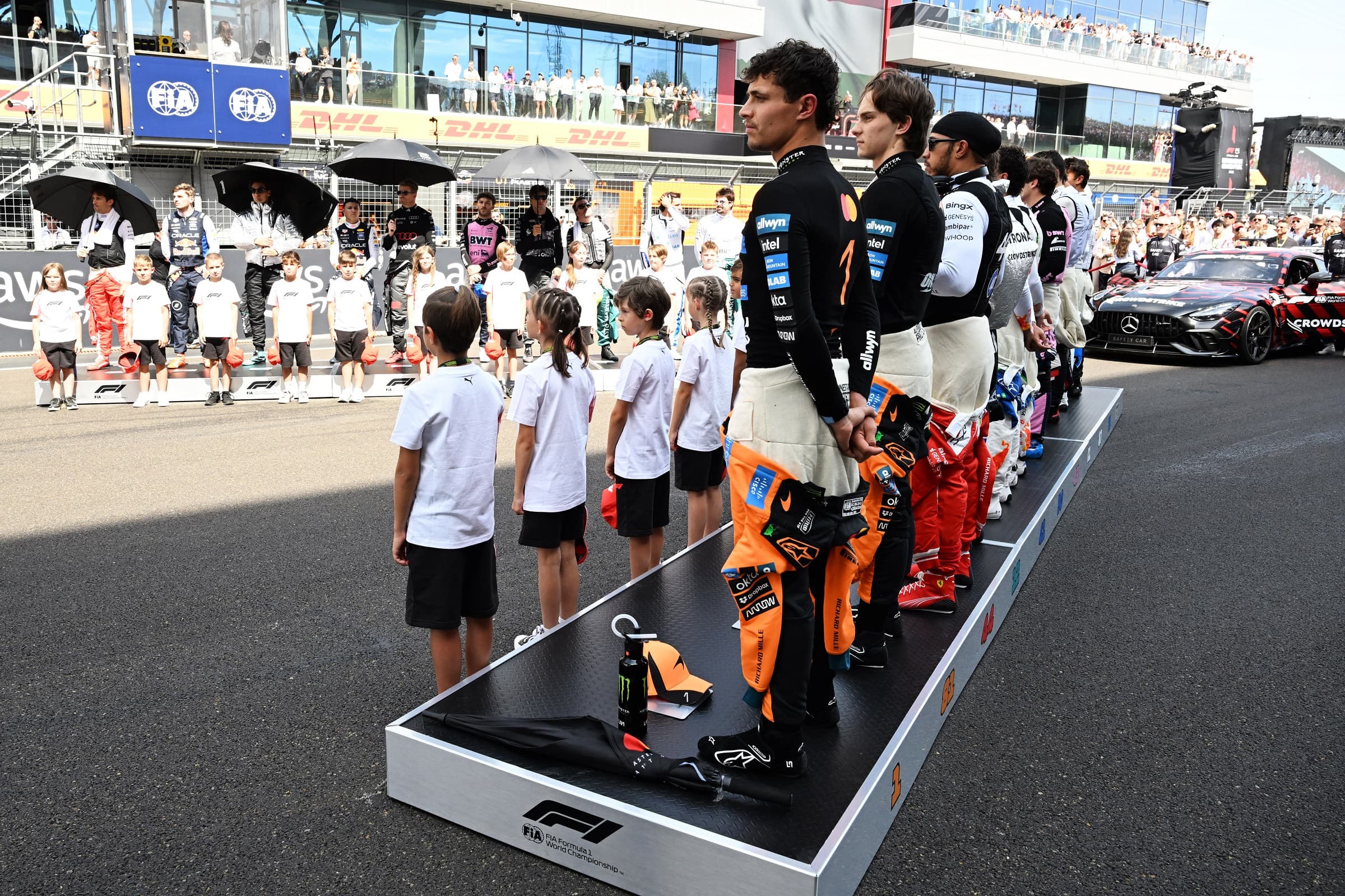 Kimondták, a pilótákon spórolhatna az F1