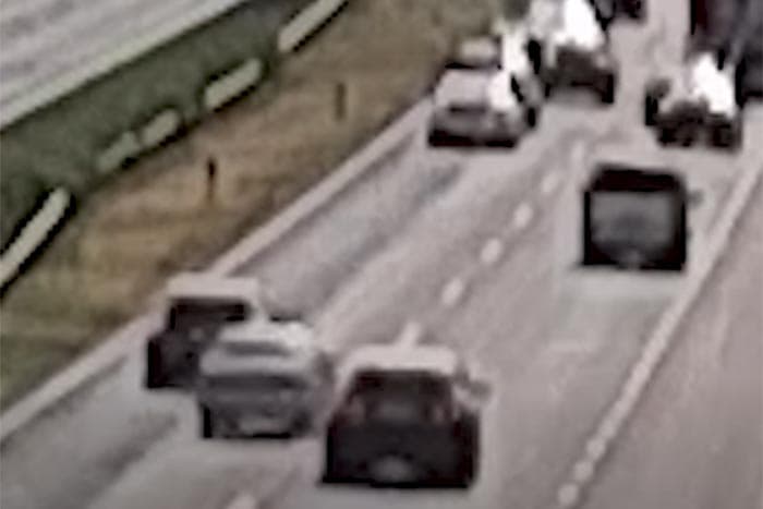 Megtorpant a sor az M7-esen, erre jött egy őrült, és újraélesztés lett belőle
