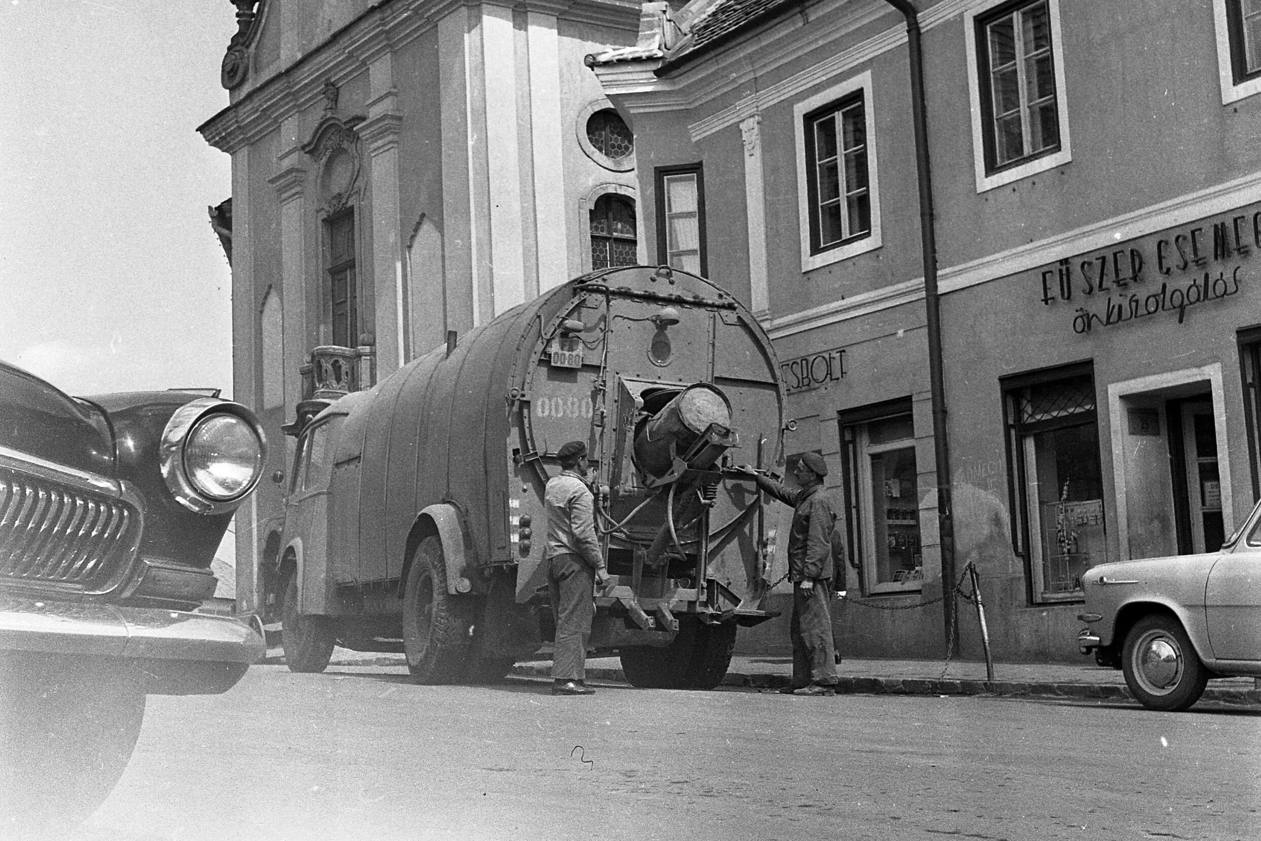 Lovasszekértől a 360 lóerős dízelig – így fejlődtek a kukásautók
