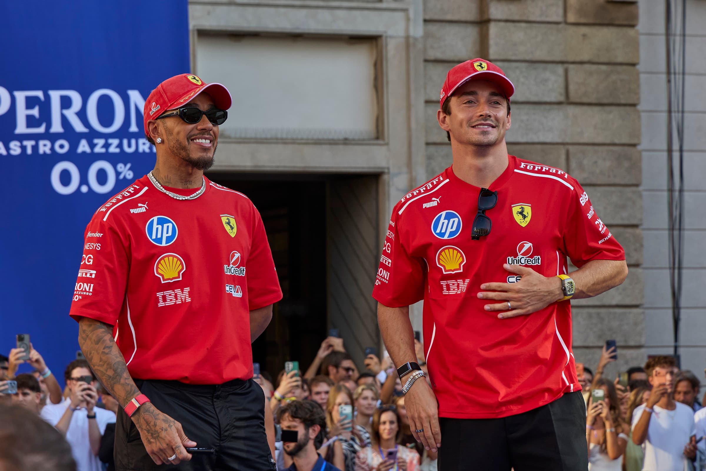 Nagy előnyt kap Hamilton a Ferraritól, Leclerc kárára