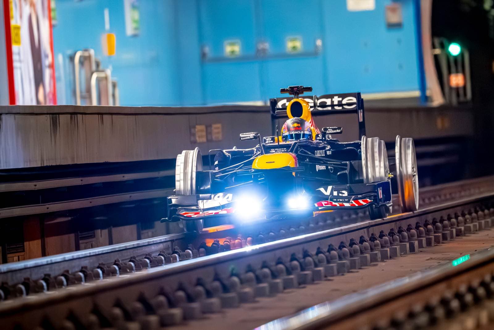 Videó: F1-essel csapattak a metróalagútban