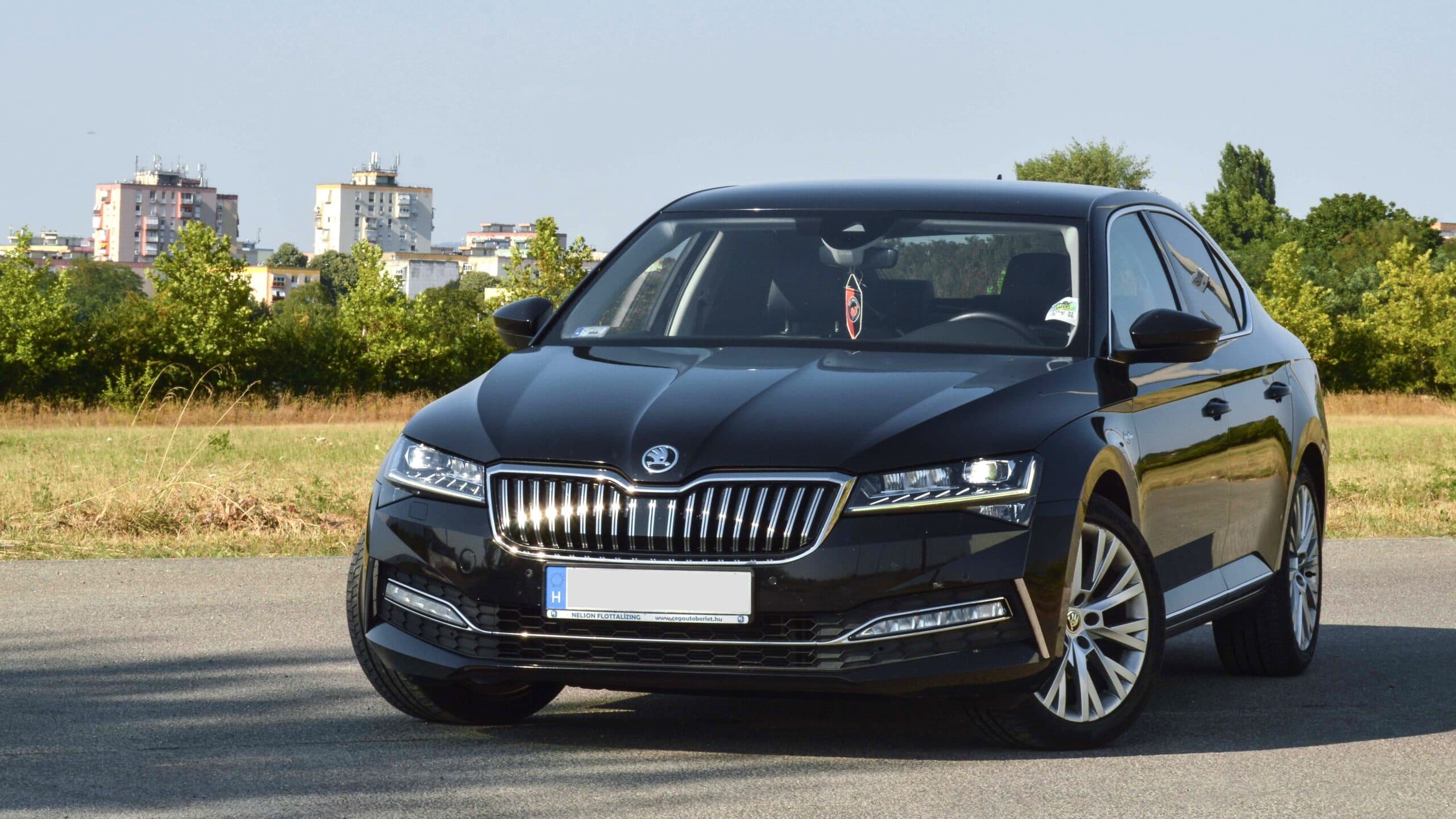 8,2 millióért Skoda Superb L&K: megérheti egy fapados, új autó helyett?