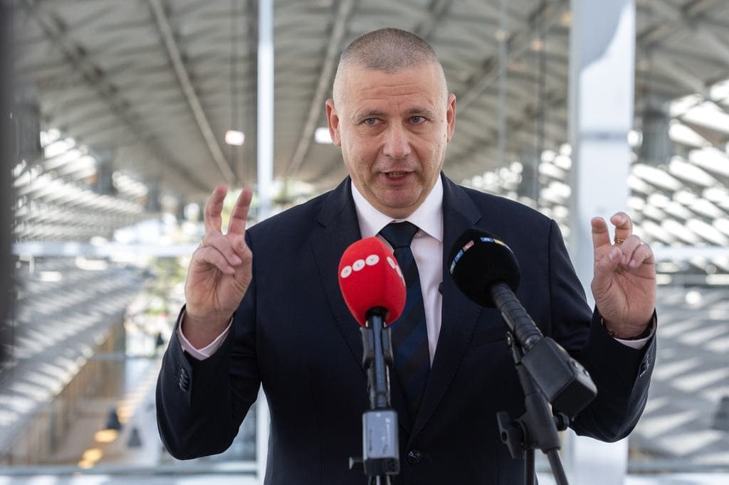 Fontos üzenet érkezett a Covid-oltást megtagadó és ezért kirúgott magyar katonáknak - de Ruszin-Szendi Romulusz nem felejt