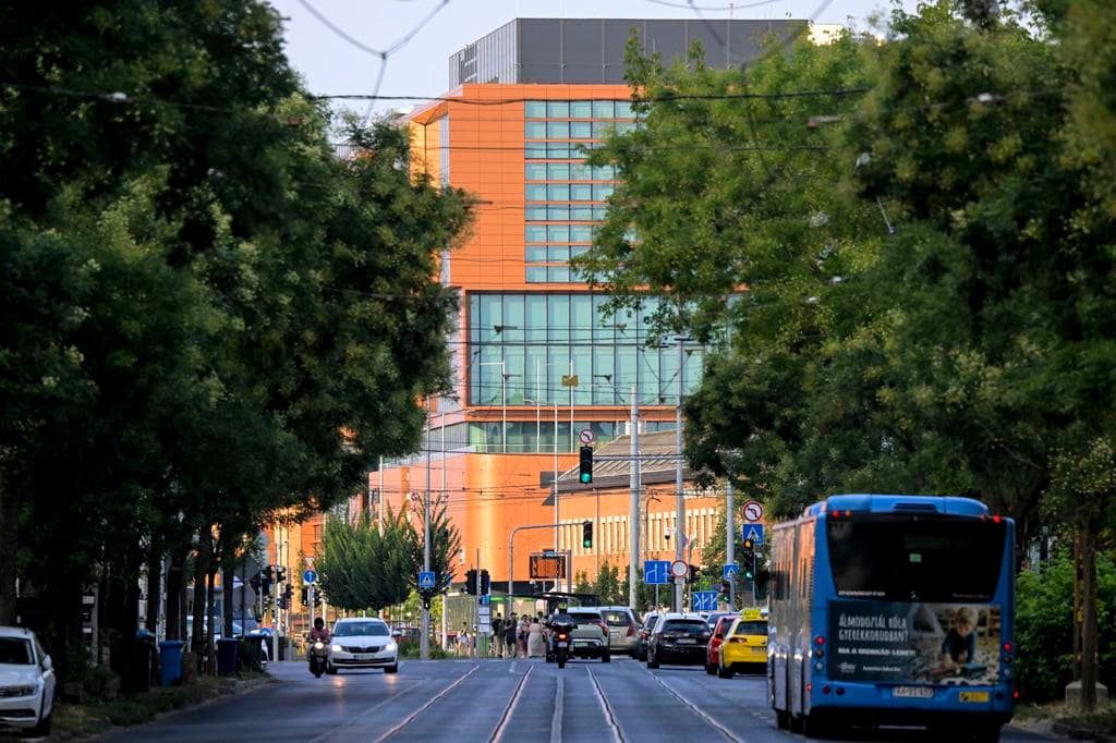 Döntöttek Zuglóban: pert indítanak a Bosnyák téri irodakomplexum ügyében