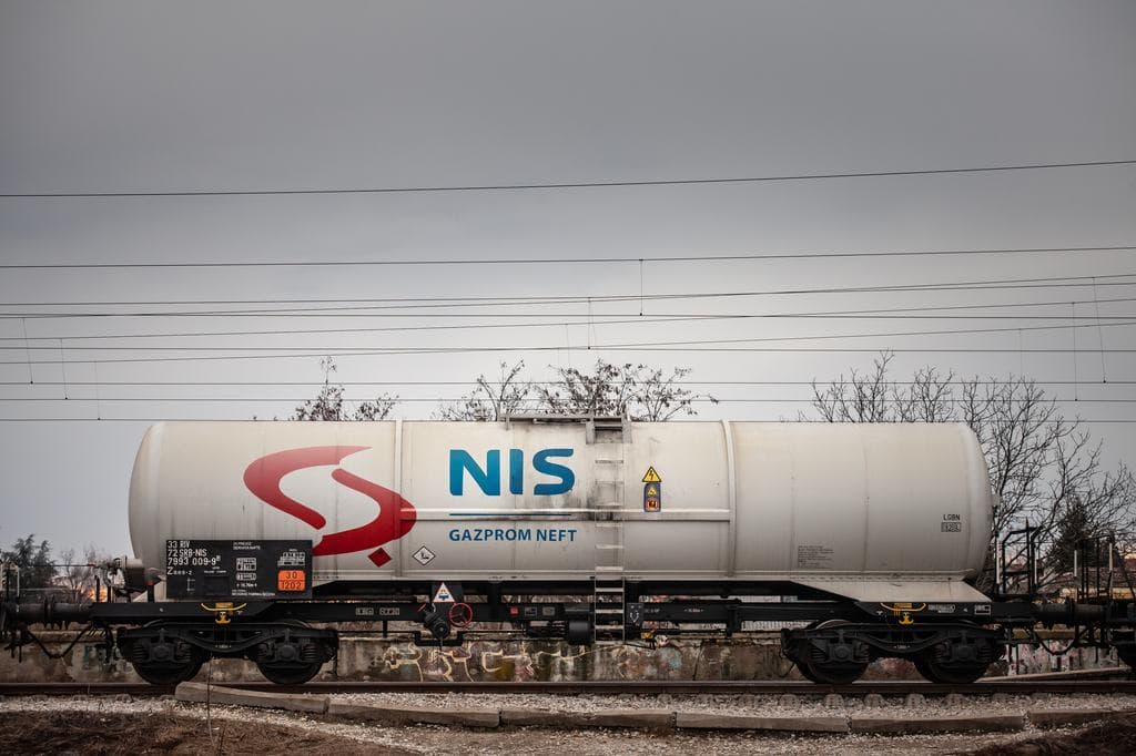 Levegőt kap a NIS: egy hónap maradt a Mol részvényüzletére