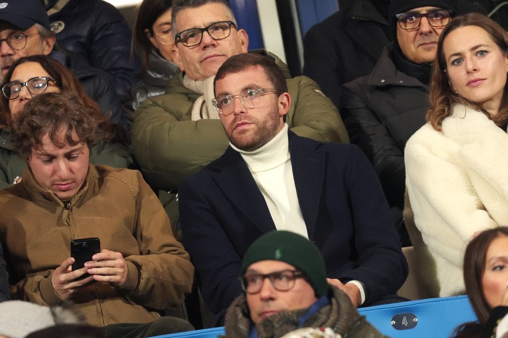 Egyetlen mondatára milliók várnak: így lett egy váratlan figura a futball egyik legbefolyásosabb embere