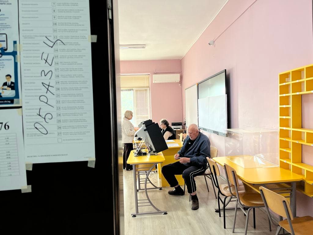 Váratlanul szoros lett a választás, második forduló dönt novemberben