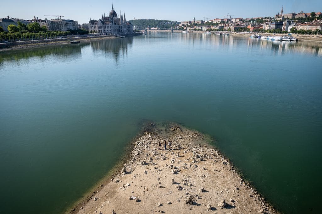 Ez már a vég kezdete: Magyar Péter a hőség miatt lemondta a Kormányszóvivői tájékoztatót